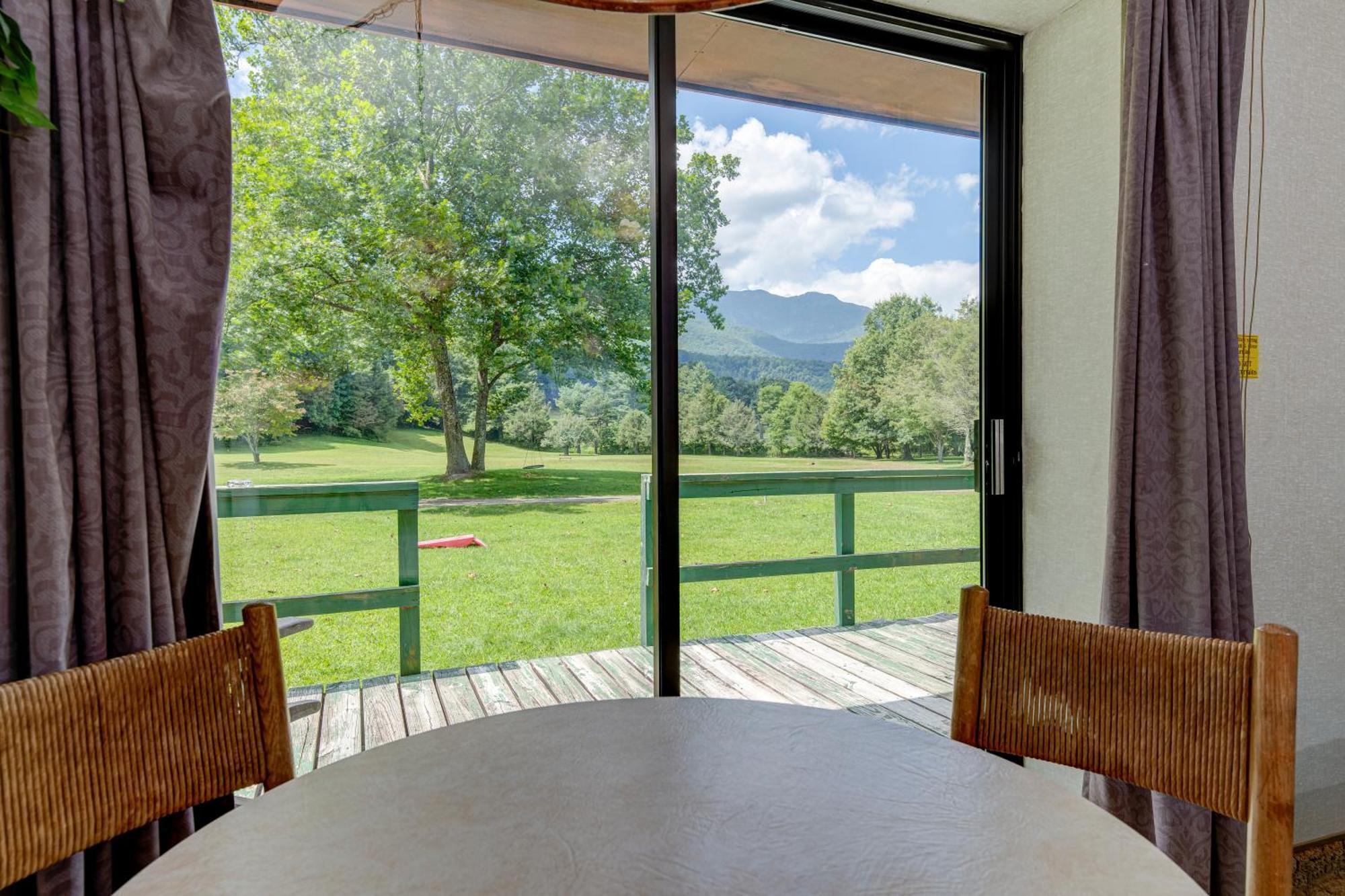 Lodge At Mount Mitchell Busick Bagian luar foto